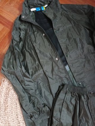 Traje de agua verde