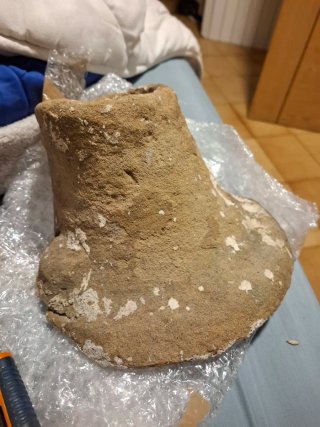 2 cuellos ánforas romanas más caracol