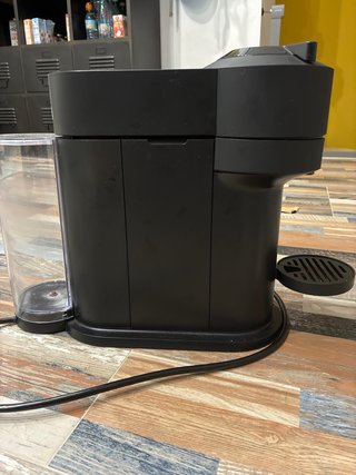 Cafetera Nespresso Vertuo Next Negra