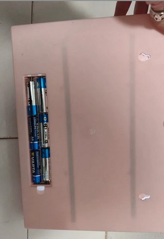 Lámpara de letras rosa y blanca