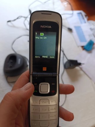 Teléfono móvil Nokia 2720 Flip Concha