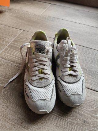 Zapatillas Munich grises y blancas