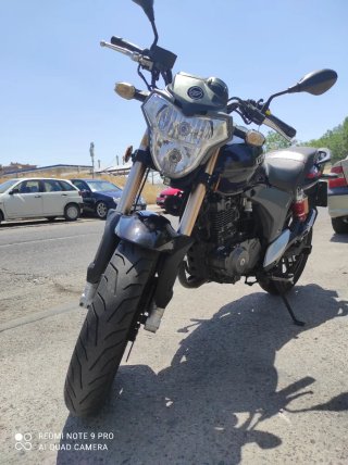 Moto Keeway RKV 125 Negra y Roja