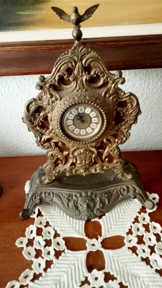 Reloj de sobremesa antiguo de bronce