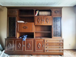 Mueble de salón madera y cristal