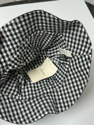 Gorro reversible blanco y negro