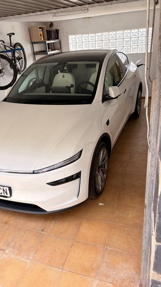 Tesla Model Y premium 2026