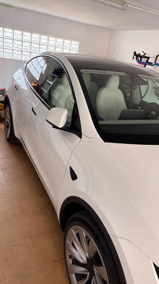 Tesla Model Y premium 2026