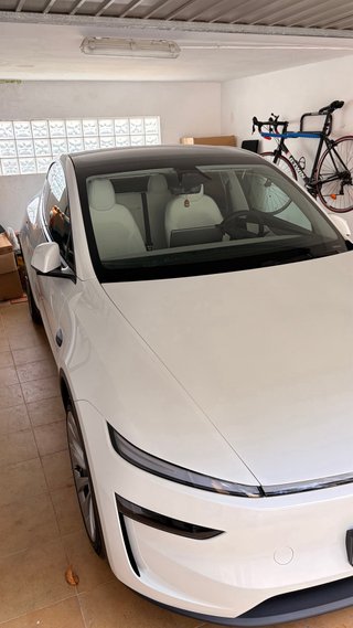 Tesla Model Y premium 2026