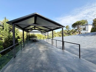CASA A 4 VENTS AMB PISCINA EN VENDA A VACARISSES