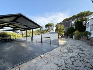 CASA A 4 VENTS AMB PISCINA EN VENDA A VACARISSES