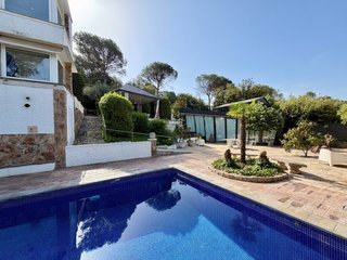 CASA A 4 VENTS AMB PISCINA EN VENDA A VACARISSES