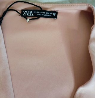 Vestido Zara rosa manga larga y hombreras