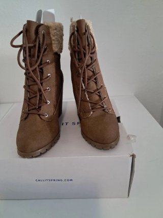 Botines de cuña ante sintético beige