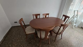 Muebles comedor. Estantería, cómoda, mesa y sillas