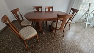 Muebles comedor. Estantería, cómoda, mesa y sillas