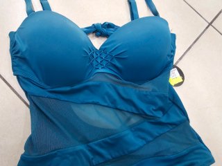 Costume intero blu con dettagli in rete