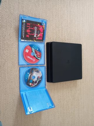 PS4 Slim Nera + 2 Giochi