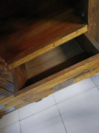 Due vetrine in legno e vetro in vendita separate