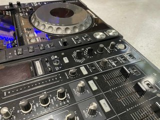 2x Pioneer CDJ-2000 Nexus + DJM-900 Nexus