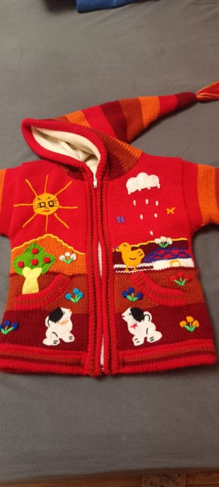 Chaqueta infantil tejida con capucha
