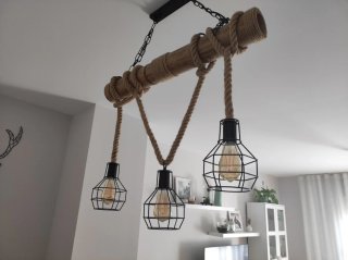 Lámpara triple rústica de madera y cuerda