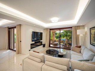 Casa adosada en alquiler en Nueva Andalucía centro en Marbella