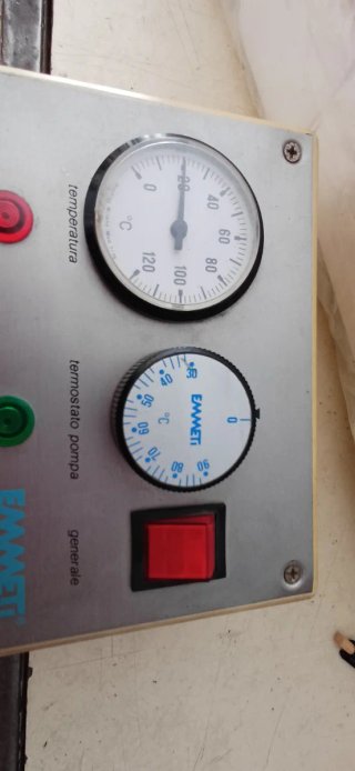 Panel de control para caldera marca Emmeti.