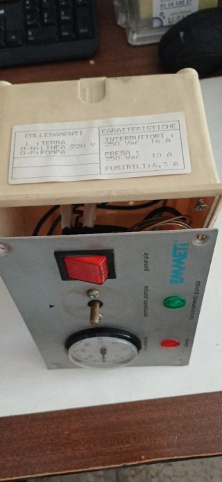 Panel de control para caldera marca Emmeti.