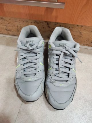Nike Air Max Command Gris y Blanco