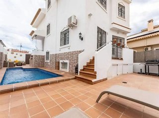 Casa adosada en alquiler en Los Pacos en Fuengirola