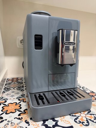 Macchina da caffè Delonghi Rivelia grigia