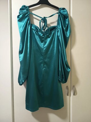 Vestido satinado verde azulado