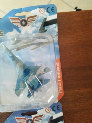 Collezione 13 Aerei Giocattolo + 9 mezzi