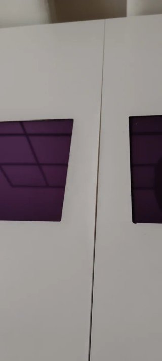 Mesa extensible blanca y 4 sillas piel