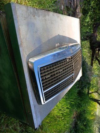 Calandra Mercedes 190e