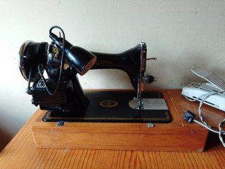 Máquina de coser Lewenstein