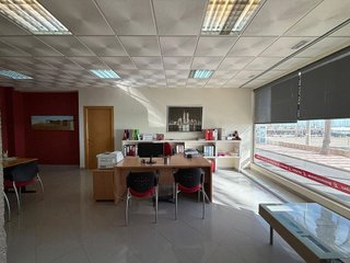 Local comercial en venta en El Puerto en Roquetas de Mar