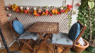 Conjunto mesa y 2 sillas