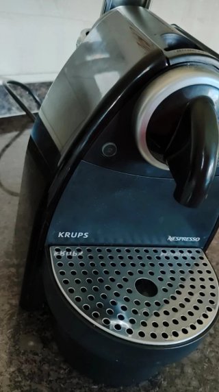 Cafetera Krups Nespresso Negra