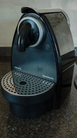 Cafetera Krups Nespresso Negra