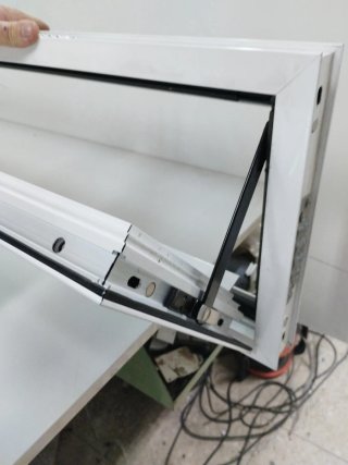 Ventana aluminio basculante 140x30 y 120x,30