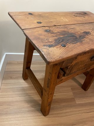 Mesa tocinera vintage de madera de pino