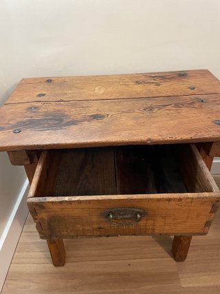 Mesa tocinera vintage de madera de pino