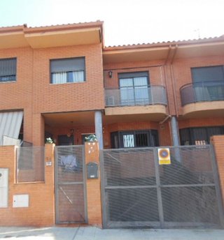 Casa adosada en venta en Los Robles en Seseña