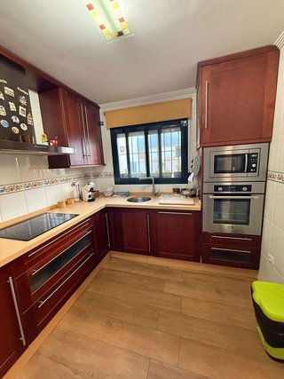 Casa adosada en venta en La Granja-La Colina-Los Pastores en Algeciras