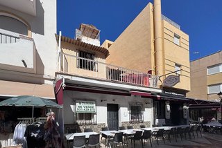 Casa pareada en venta en La Carihuela en Torremolinos