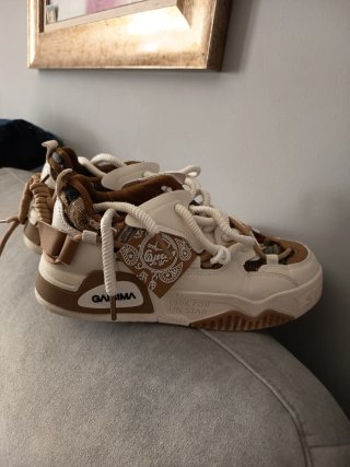 Zapatillas deportivas tonos marrones