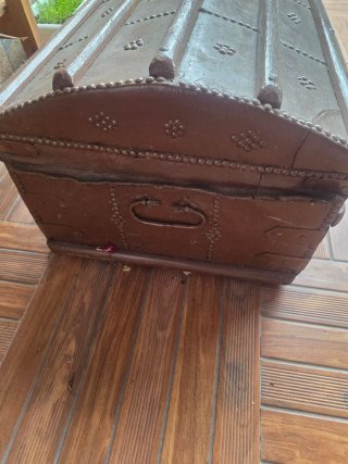Baúl antiguo de madera para restaurar