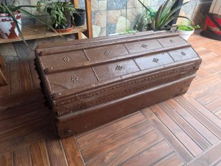 Baúl antiguo de madera para restaurar